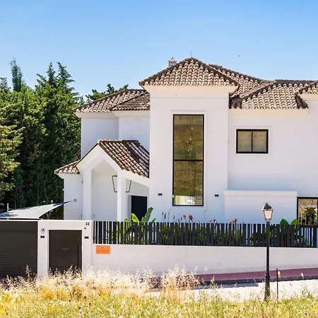Diamond Luxury 6 Bdrm W Pool & Jacuzzi Villa