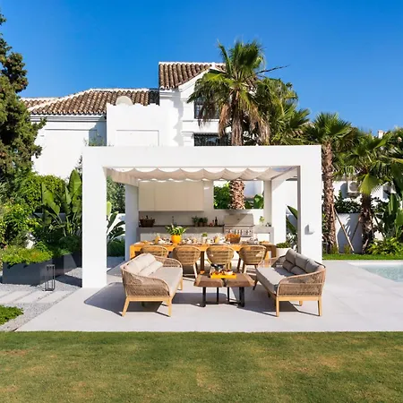 Diamond Luxury 6 Bdrm W Pool & Jacuzzi