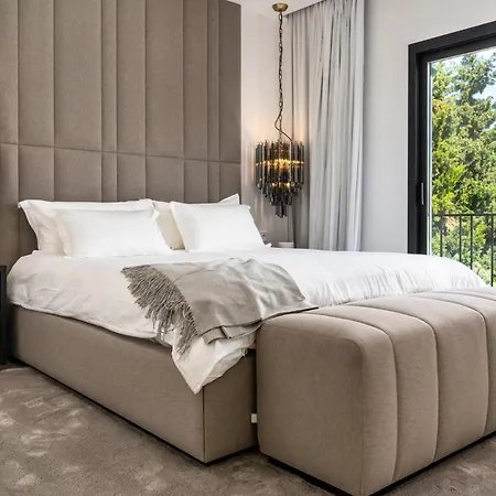 Villa Diamond Luxury 6 Bdrm W Pool & Jacuzzi *