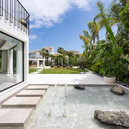 Diamond Luxury 6 Bdrm W Pool & Jacuzzi Villa