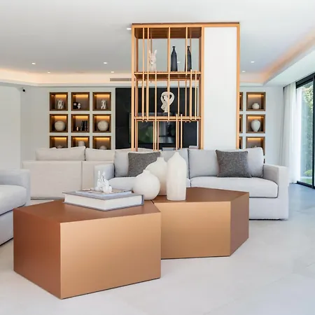 Diamond Luxury 6 Bdrm W Pool & Jacuzzi Villa