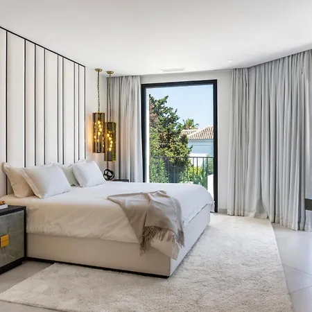 Villa Diamond Luxury 6 Bdrm W Pool & Jacuzzi